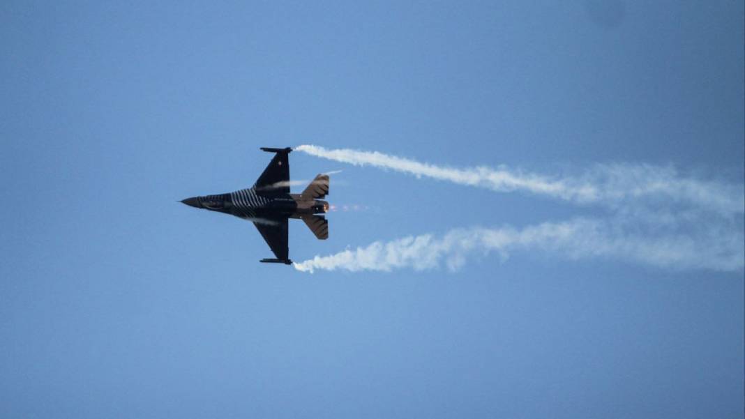 29 Ekim’de gökyüzü kırmızı beyaza boyanacak! SOLOTÜRK ve Türk Yıldızları gösteri uçuşu programı belli oldu 7